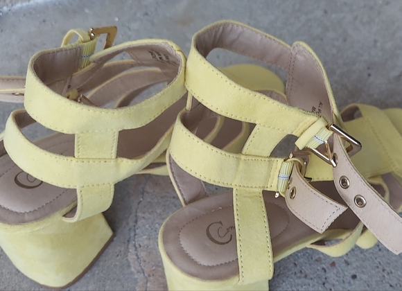 016,Comfort Est. 1946 Sandals heels light Yellow 💛 - Picture 4 of 12